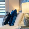 Отель Charming Apartment In Andover Town Centre 55'' 4K Smart TV Netflix, фото 11