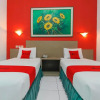 Отель RedDoorz Plus near Alun Alun Kejaksan Cirebon, фото 13