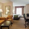 Отель Comfort Suites Southport, фото 30