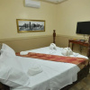 Отель Roz And Angelique's Inn & Suites, фото 14