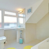 Отель Brunswick Fab Pad - 2 Bedroom 2 Bathroom Garden View Balcony, фото 27