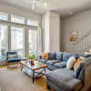 Отель Luxury Downtown Getaway With Breathtaking Views, фото 4