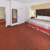 Отель La Quinta Inn & Suites by Wyndham Columbus TX, фото 4
