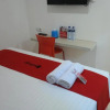 Отель RedDoorz near Mall Ratu Indah 3, фото 2