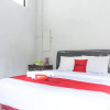 Отель RedDoorz @ WR Supratman Pacitan, фото 3