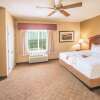 Отель La Quinta Inn & Suites by Wyndham Marble Falls, фото 46