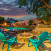 Отель Luxury Home at Red Mountain! Heated Pool, Bocce Court, Firepits! Sleeps 10. Dog Friendly. by RedAwni, фото 15