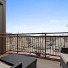 Отель Luxurious 2BDR Loft-Condo Grand Haven 12, фото 8