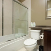 Отель Cozy 2-bedrooms unit in Surrey, фото 4