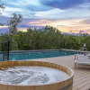 Отель Spicewood Lodge W/pool, Hottub, фото 21