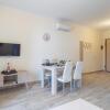 Отель Charmy 2BD Apartment near Mon Repos Beach, фото 12