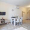 Отель Charmy 2BD Apartment near Mon Repos Beach, фото 24