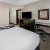 Отель La Quinta Inn & Suites by Wyndham Dallas I-35 Walnut Hill Ln, фото 5