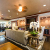 Отель West Inn & Suites, фото 2