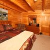 Отель Bear Heaven - Two Bedroom Cabin, фото 18