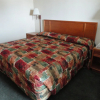 Отель Travelers Inn & Suites, фото 9