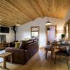 Отель Laurel Lodge - 2 Bedroom Log Cabin - St Florence - Tenby, фото 6