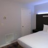 Отель Luxbury Inn & Suites, фото 9
