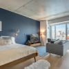Отель Luxurious Studio in the Seaport District, фото 2