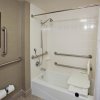 Отель Holiday Inn Express & Suites Bloomington - MPLS Arpt Area W, an IHG Hotel, фото 8