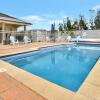 Отель Silver Springs Estate 4br house + 6br house with Wifi, Pool. Fireplace, Views, Olives and Space, фото 17