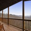 Отель King Of The Mountain 3 Bedroom Cabin, фото 7