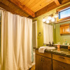 Отель Hope's Cabin - Free Ski/snowboard Rental! - 2br/1.5ba/fireplace/barbeque 2 Bedroom Home, фото 8