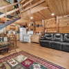 Отель The Grizzly Grotto - Gorgeous Gambrel With Gaming Consoles And Fast Wifi! 3 Bedroom Cabin, фото 7
