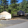 Отель Yosemite Lakes Hillside Yurt 14, фото 3