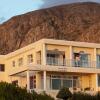 Отель Hermanus Beachfront Lodge в Херманусе