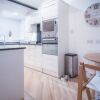 Отель Penthouse At The Mews - 2 Bed Apartment - Tenby, фото 12