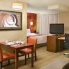 Отель Residence Inn by Marriott Calgary Airport, фото 4