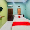 Отель RedDoorz near Sunrise Mall Mojokerto, фото 13