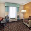 Отель Hampton Inn & Suites by Hilton Toronto Airport, фото 6