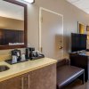 Отель Comfort Inn & Suites near Six Flags, фото 26
