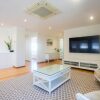 Отель Beautiful 3BR Beachside Apt in Cottesloe!, фото 10