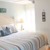 Отель Siesta Beach House #210 2 Bedrooms 1.5 Bathroom Condo, фото 6