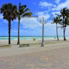 Отель Seabreeze Beachside Studios by ValGal, фото 26
