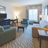 Отель La Quinta Inn & Suites by Wyndham Glen Rose, фото 7