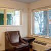Отель HomeTowne Studios by Red Roof Salem, OR, фото 8