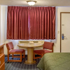 Отель Super 8 By Wyndham Vancouver East, фото 4