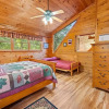 Отель Hibernation Station 2 Bedroom Cabin by RedAwning, фото 24