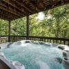 Отель Stand In Awe 4 Bedroom Home with Hot Tub, фото 18