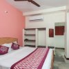 Отель OYO 16692 Atchaya Rooms, фото 3