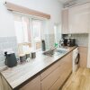 Отель Newly Refurbished House - 10 Minute Walk From City Centre, фото 3