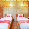 Отель OYO 1347 Joglo Garut Cottage Syariah, фото 17