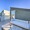 Отель Sleek Seattle Home w/ Rooftop Patio & Views!, фото 15