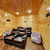 Отель 1268 Sevierville 4 Br Cabin, фото 4