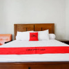 Отель RedDoorz near Mutiara SIS Al Jufrie Airport Palu, фото 9