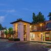 Отель Days Inn by Wyndham San Bernardino/Redlands в Сан-Бернардине